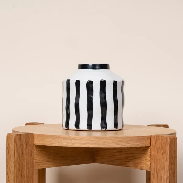 Steingut Vase Streifen Schwarz/Weiß